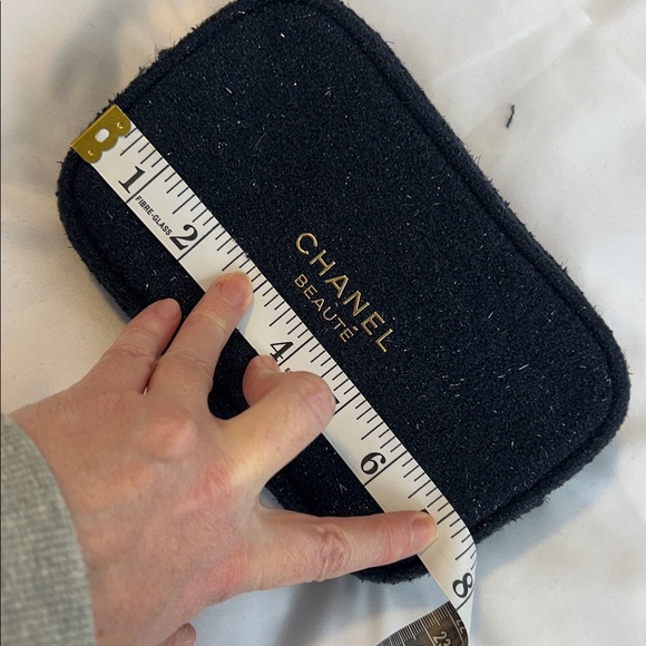 Chanel Beauté Navy Blue Tweed Cosmetic Pouch - Gold VIP Gift NEW in Box - Picture 8 of 10